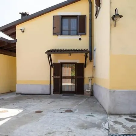 Villa Ciraldo In Monferrato Con Giardino Per 8 Persone Immersa Nel Verde San Salvatore Monferrato
