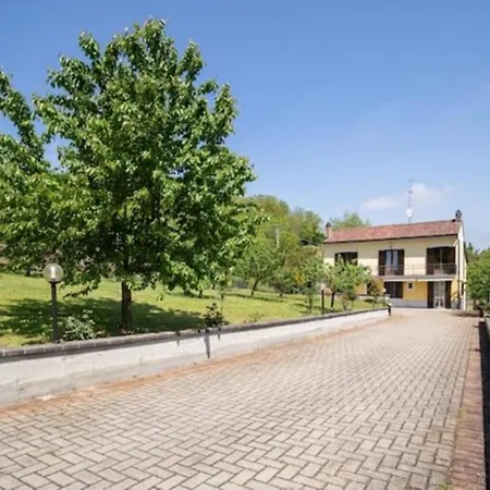Villa Ciraldo In Monferrato Con Giardino Per 8 Persone Immersa Nel Verde *