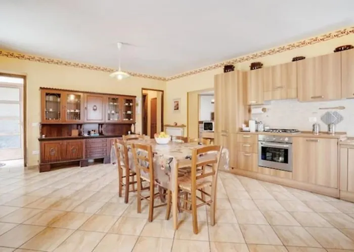 Villa Ciraldo In Monferrato Con Giardino Per 8 Persone Immersa Nel Verde