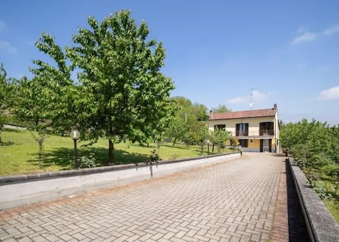 Villa Ciraldo In Monferrato Con Giardino Per 8 Persone Immersa Nel Verde *
